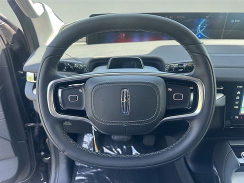 New 2026 Lincoln Navigator Premiere AWD/4WD image 14