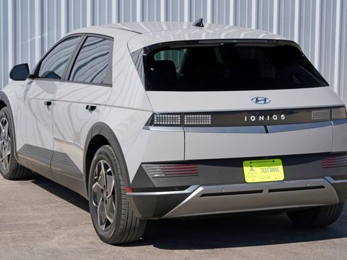 Used 2024 Hyundai Ioniq 5 SEL RWD image 48