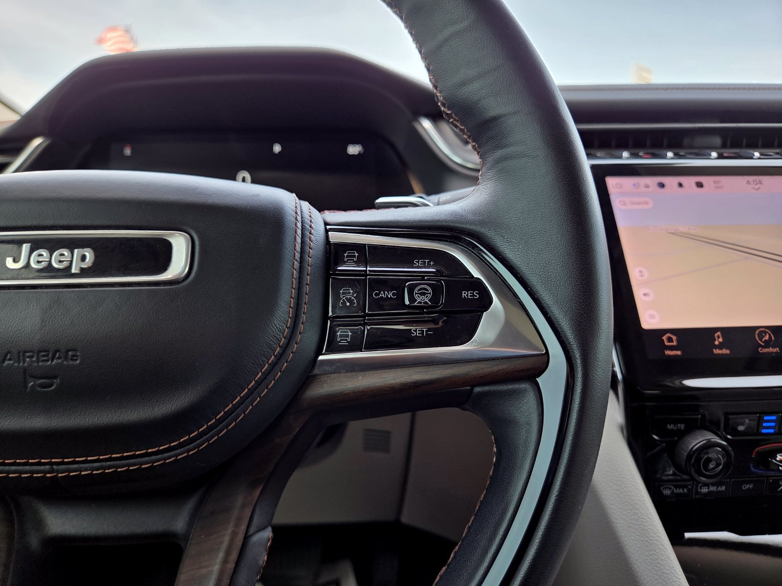 Used 2022 Jeep Grand Cherokee Summit RWD image 47