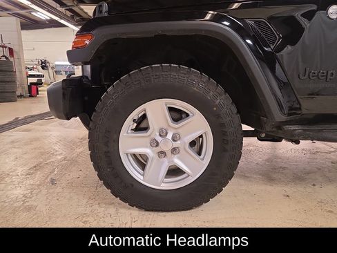 Used 2021 Jeep Gladiator Sport image 25
