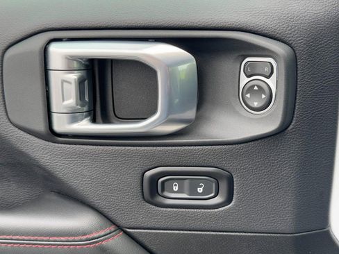 Used 2025 Jeep Wrangler Unlimited Rubicon w/ Convenience Group AWD/4WD image 23