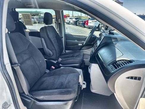 Used 2018 Dodge Grand Caravan SE FWD image 23