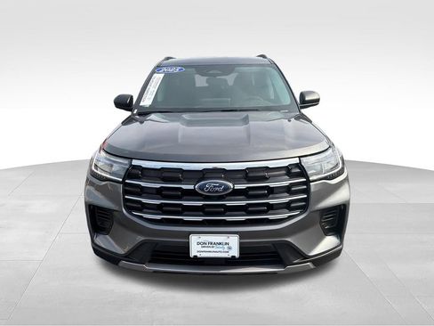 Used 2025 Ford Explorer Active AWD/4WD image 10