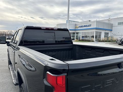 Used 2025 Chevrolet Silverado 2500 LTZ w/ LTZ Convenience Package image 21