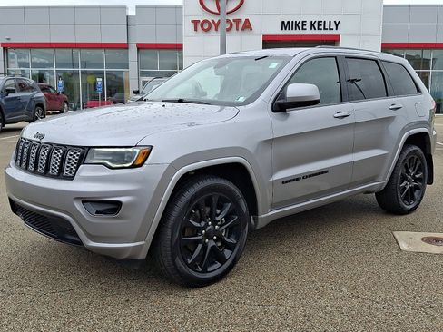 Used 2020 Jeep Grand Cherokee Altitude AWD/4WD image 3