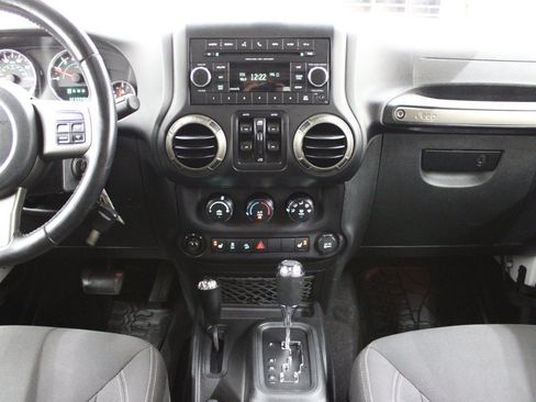 Used 2018 Jeep Wrangler Unlimited Sport AWD/4WD image 18