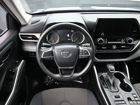 Used 2023 Toyota Highlander L image 22