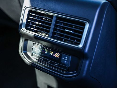 New 2026 Volkswagen Atlas Peak Edition image 32