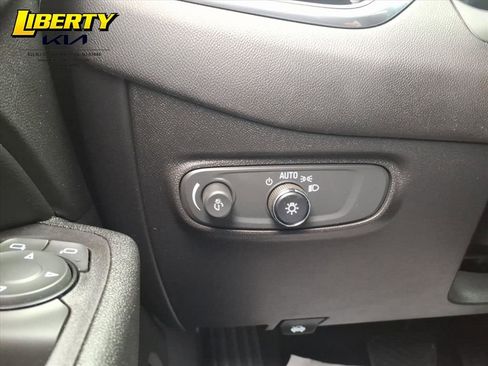 Used 2020 Chevrolet Equinox LT image 14