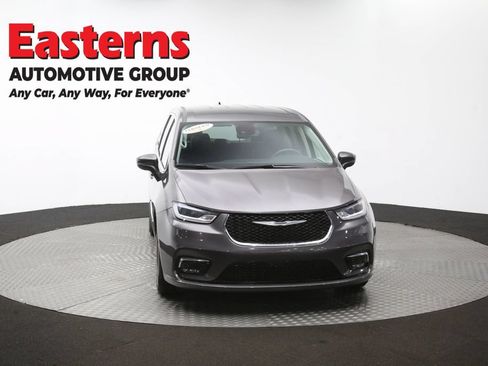 Used 2023 Chrysler Pacifica Touring-L FWD image 53