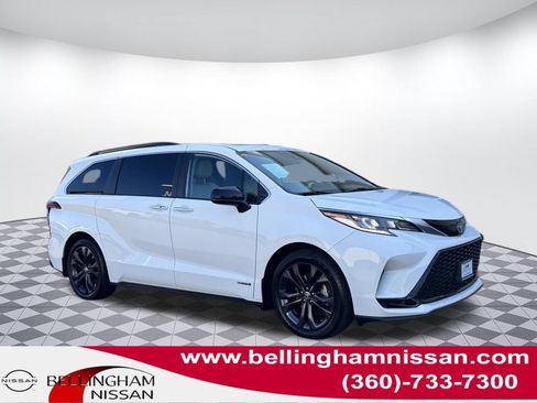 Used 2021 Toyota Sienna XSE FWD image 1