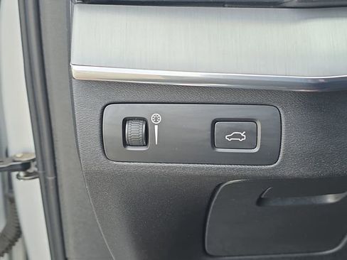 Used 2021 Volvo XC90 T5 Momentum w/ Protection Package Premier FWD image 27