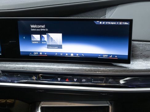 Used 2023 BMW 760i xDrive w/ Executive Package image 44