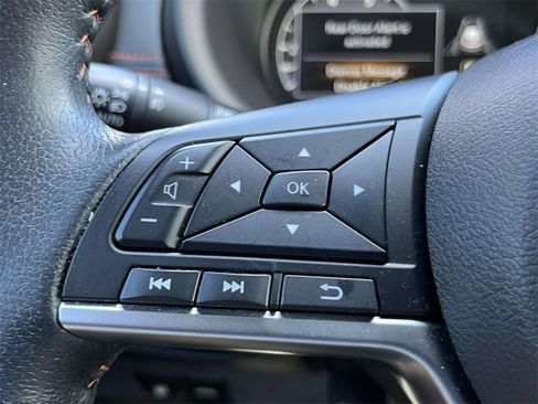 Used 2023 Nissan Kicks SR image 18