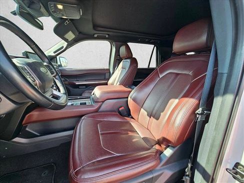 Used 2023 Ford Expedition Limited image 11