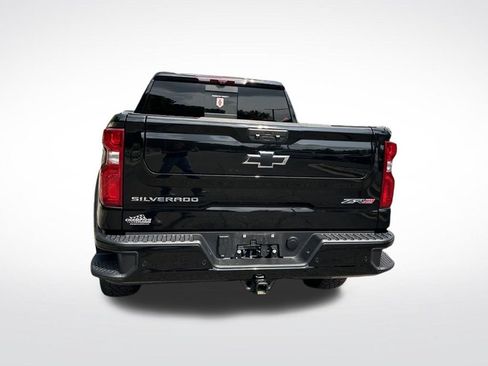Used 2023 Chevrolet Silverado 1500 ZR2 w/ Technology Package AWD/4WD image 3