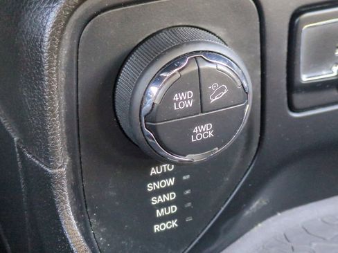 Used 2017 Jeep Renegade Trailhawk image 29