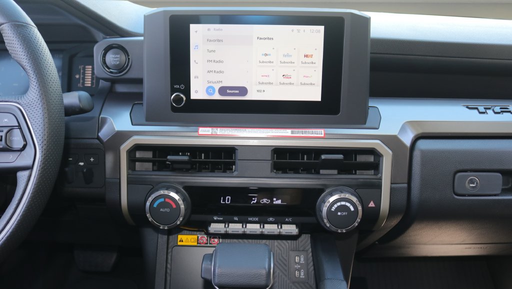 Certified 2025 Toyota Tacoma SR5 AWD/4WD image 21