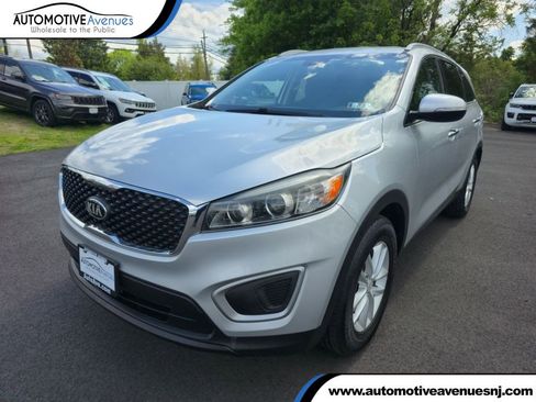 Used 2017 Kia Sorento FWD w/ LX Convenience Package image 1