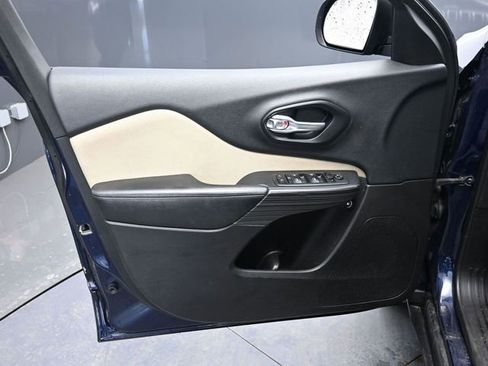 Used 2015 Jeep Cherokee Sport w/ Trailer Tow Group image 12