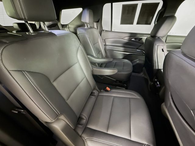Used 2025 Chevrolet Traverse LT FWD image 33