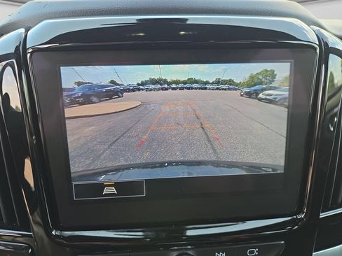 Used 2023 Chevrolet Traverse LT AWD/4WD image 28