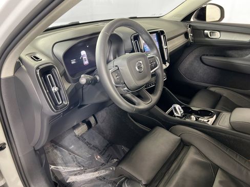 Used 2023 Volvo XC40 B5 Plus w/ Driver Assist Package image 9