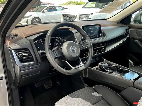 Used 2021 Nissan Rogue SV FWD image 17