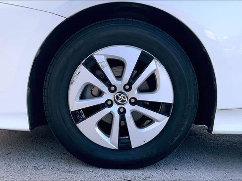 Used 2016 Toyota Prius Four FWD image 8