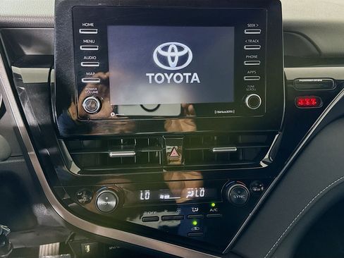 Used 2024 Toyota Camry SE image 18