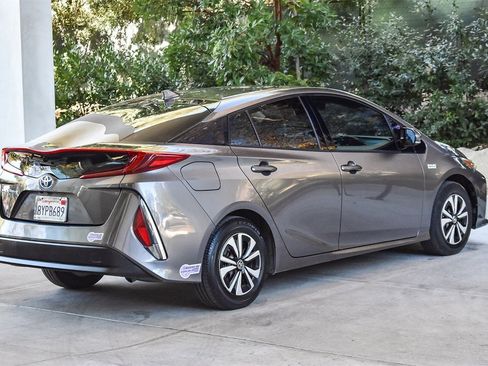 Used 2018 Toyota Prius Prime Premium image 6