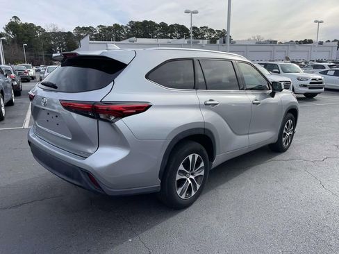 Used 2021 Toyota Highlander XLE image 10