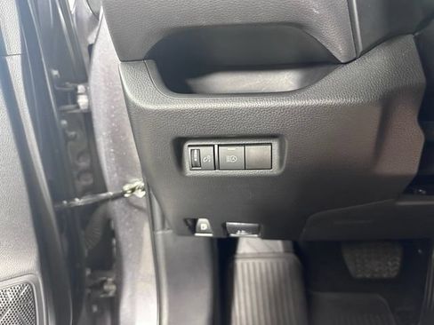 Used 2022 Toyota RAV4 XLE w/ Carpet Mat Package (TMS) AWD/4WD image 22