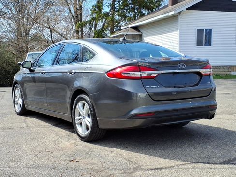 Used 2018 Ford Fusion SE image 3