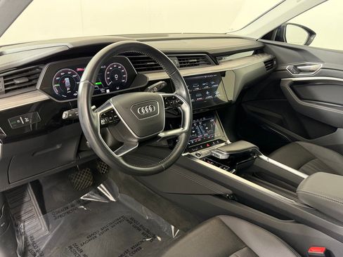Used 2021 Audi e-tron Premium Plus w/ Premium Plus Package image 4