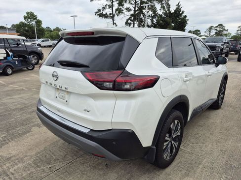 Used 2022 Nissan Rogue SV FWD image 3