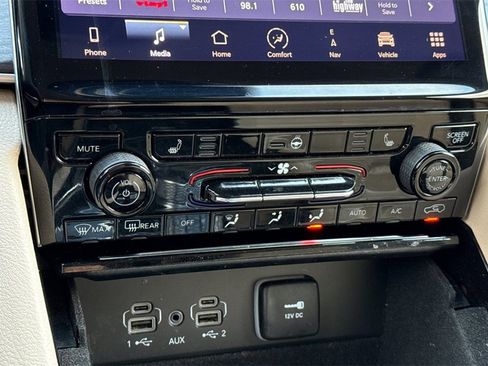 Used 2021 Jeep Grand Cherokee L Limited image 31