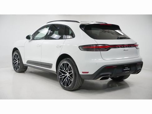 Used 2025 Porsche Macan image 3