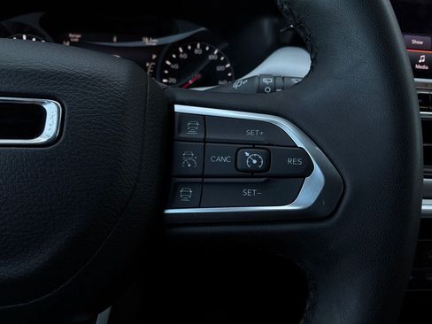 Used 2025 Jeep Compass Limited AWD/4WD image 37