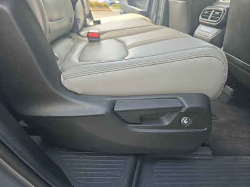 Used 2025 Honda Pilot EX-L image 13