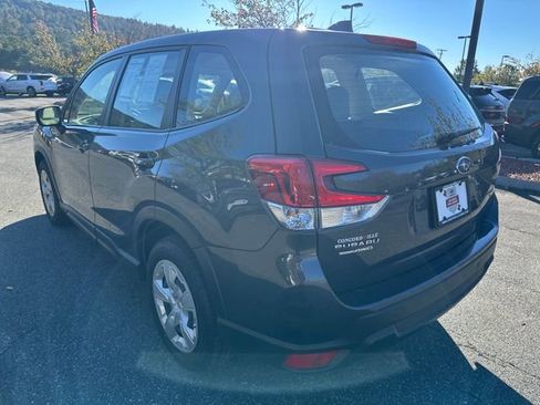 Used 2022 Subaru Forester image 3