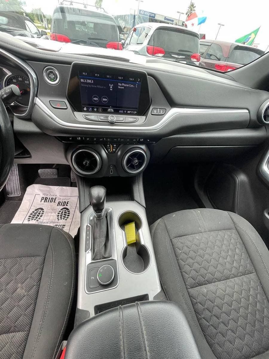 Used 2019 Chevrolet Blazer LT FWD image 9
