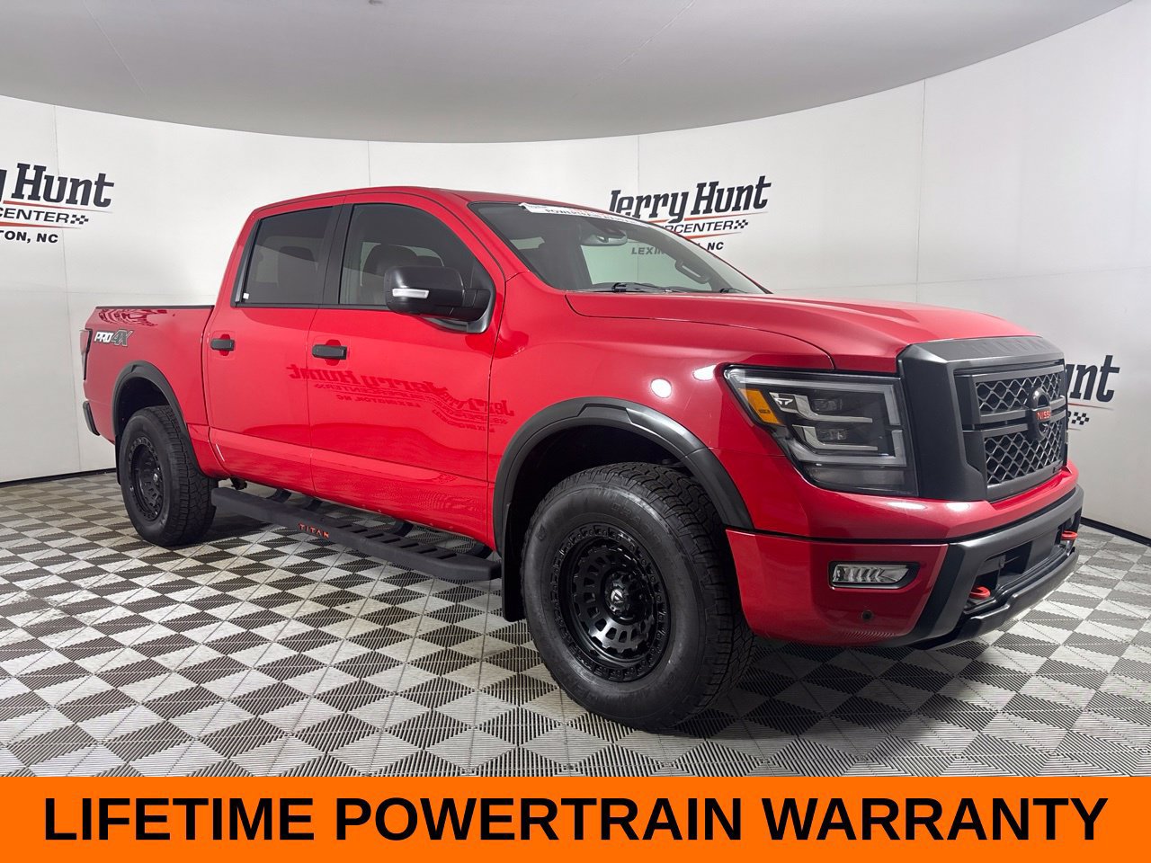 Used 2022 Nissan Titan PRO-4X w/ Pro-4x Convenience Package AWD/4WD image 4