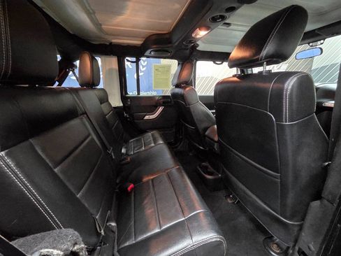 Used 2012 Jeep Wrangler Unlimited Rubicon w/ Dual Top Group AWD/4WD image 28