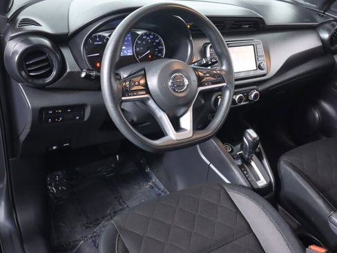 Used 2020 Nissan Kicks S image 9