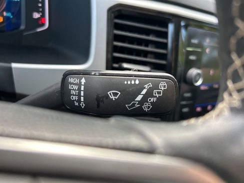 Used 2022 Volkswagen Atlas SE w/ Panoramic Sunroof Package image 24