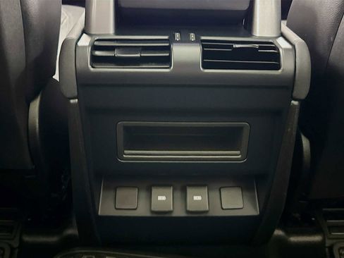 Used 2023 Land Rover Defender 110 X-Dynamic SE image 24