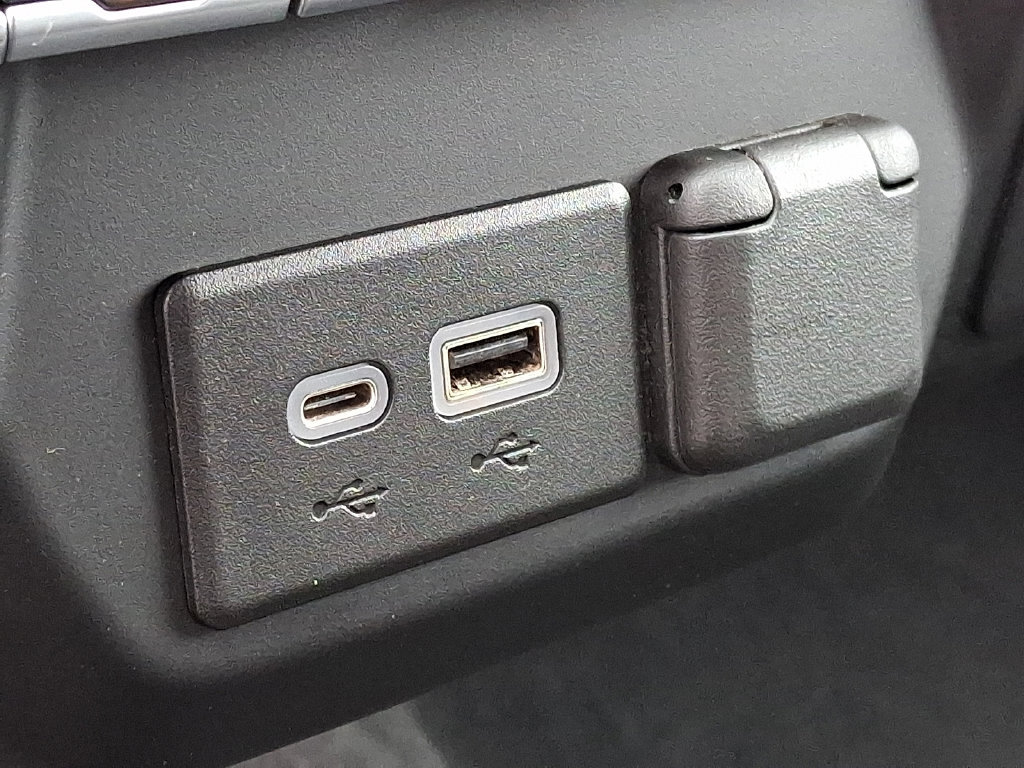 Certified 2022 Chevrolet Silverado 1500 Custom w/ LPO, Dark Essentials Package AWD/4WD image 23