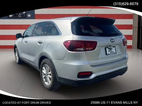Used 2020 Kia Sorento AWD V6 image 5
