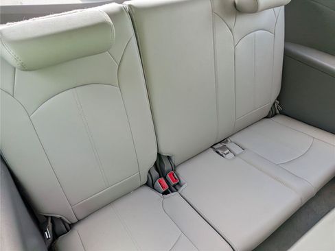 Used 2014 Chevrolet Traverse LT w/ LPO, 'HIT The Road' Package FWD image 38